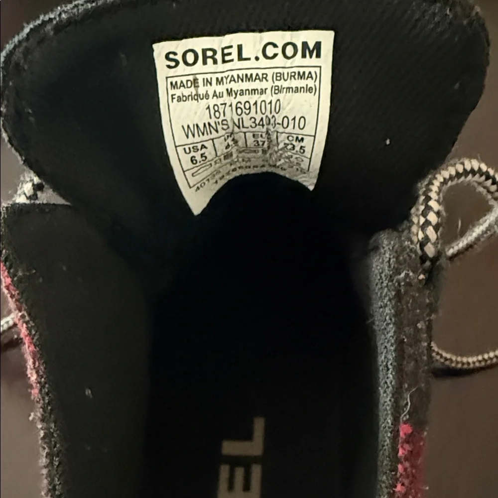 Sorel Women’s Plaid Black and Red Boots Size 6.5 - Picture 2 of 6